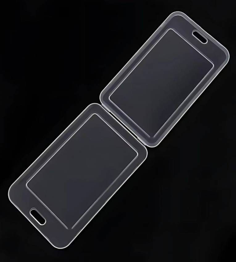 Porte-badge transparent en  plastique, idéal pour protéger vos cartes professionnelles et d'identification.